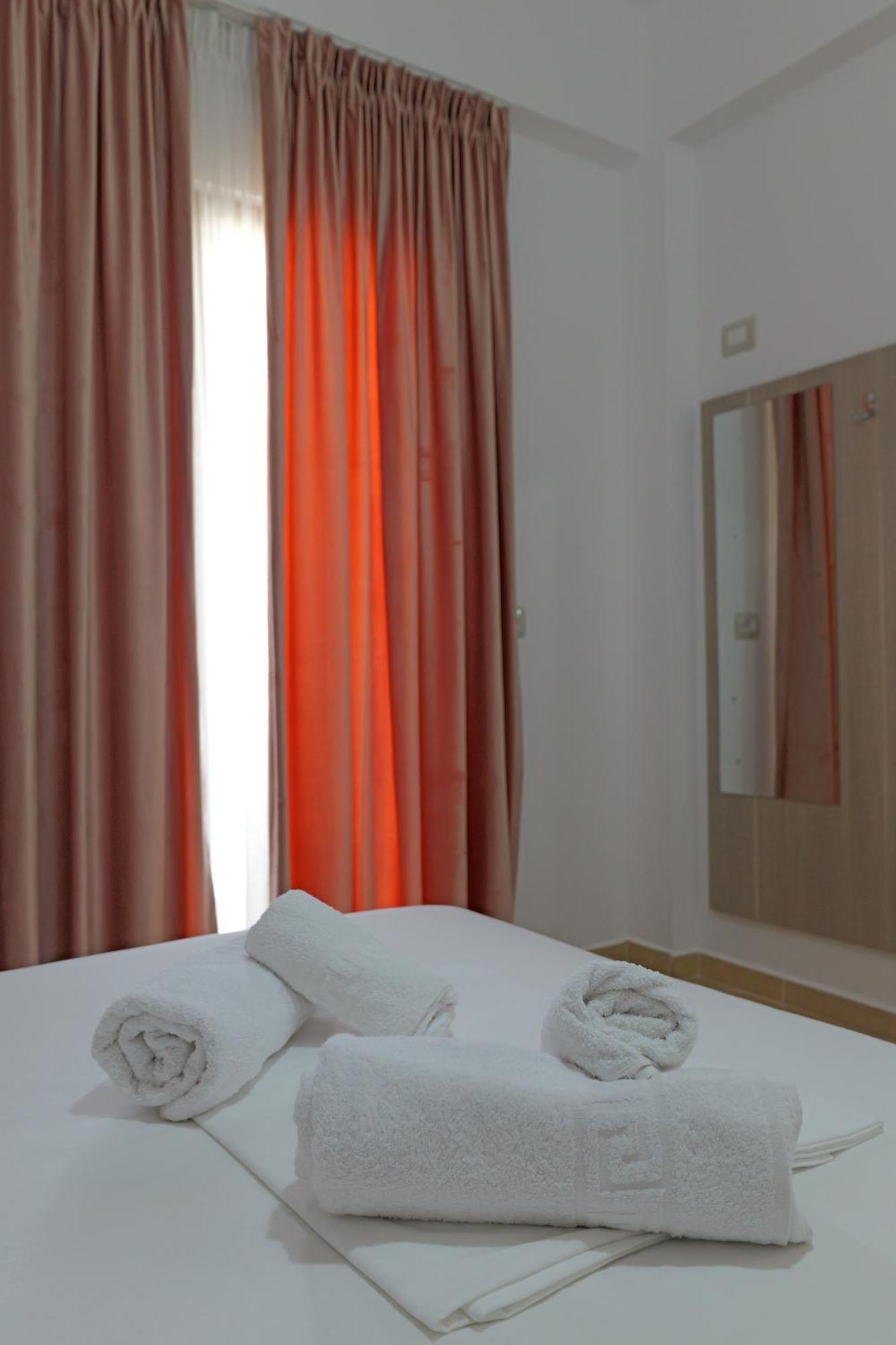 Vila Aurora Hotel Ksamil Eksteriør billede